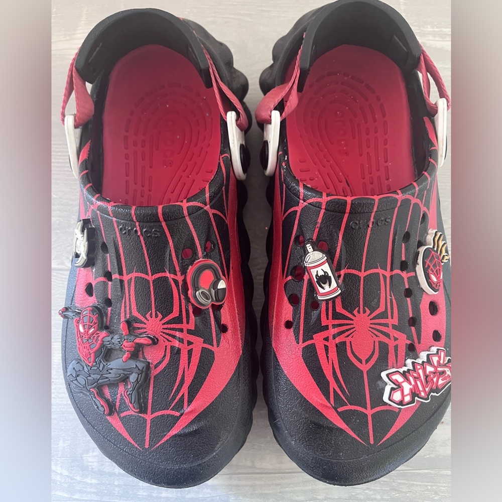 Crocs Kids Spider-Man Themed Black and Red - Size J4